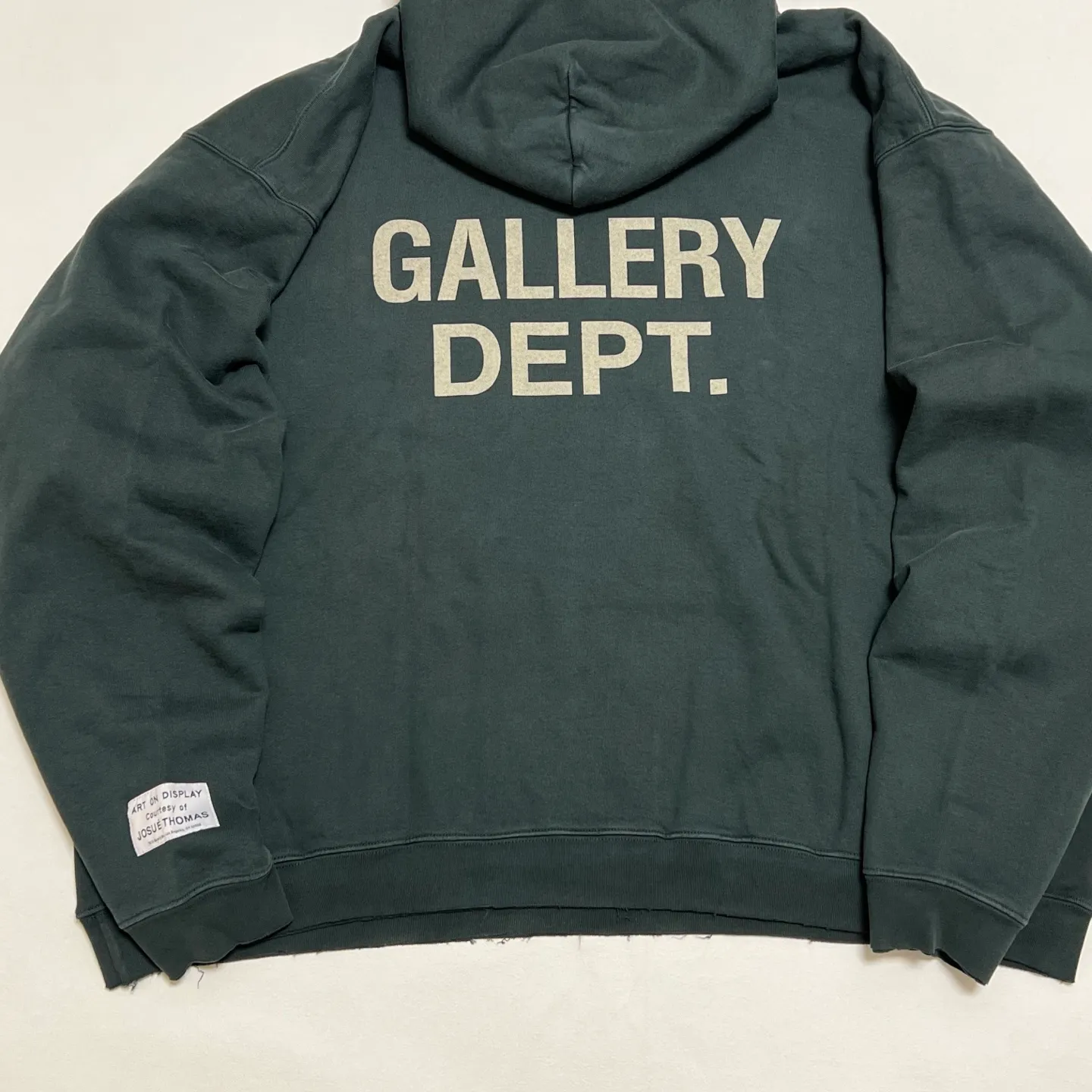 GALLERY DEPT. 90'S GD LOGO HOODIE 90's retro destruction English hoodie blue and black S-XL ⚠️Note: The color of this style should be green and black, not black! Requires custom weaving and dyeing. 500g high weight sweatshirt fabric. Fleece treatment on the inside. Overall wide and comfortable. Loose fit. Trendy and fashionable. Consistent with the original. Discharge printing process. Consistent with the original hang tag. Hanging grain with G LOGO.